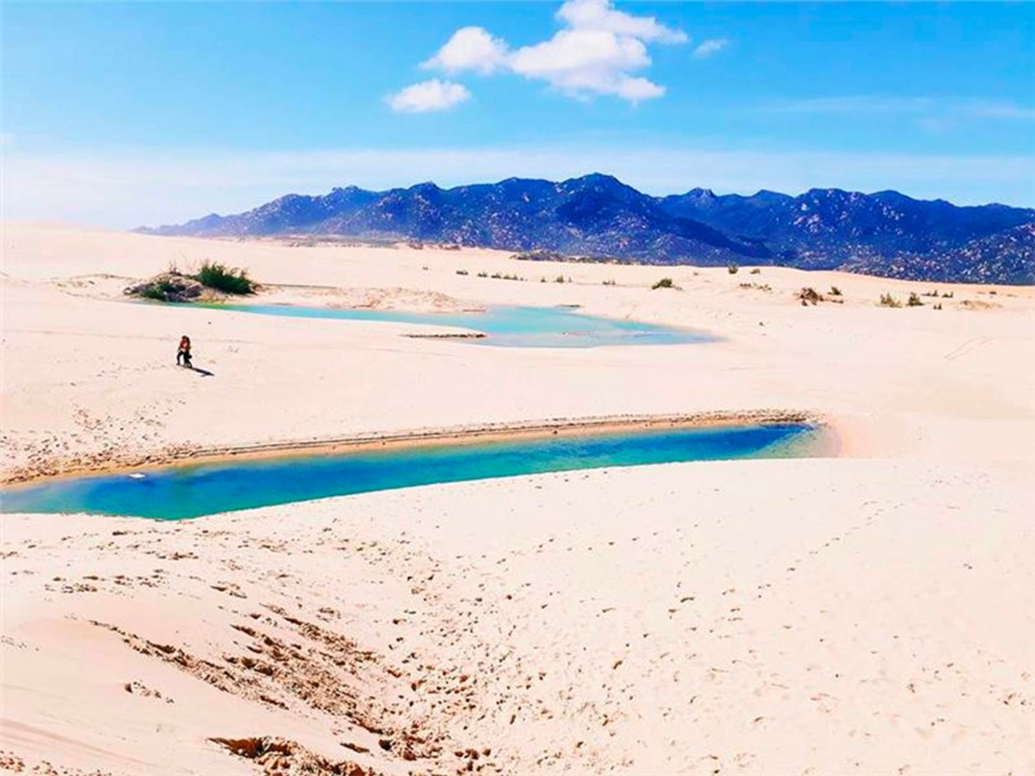 Bãi cát Mũi Dinh với nét đẹp thiên nhiên hoang sơ, tuyệt mỹ khiến ai nấy ghé tới đều không khỏi xao xuyến chính là "gương mặt đại diện" sáng giá của điểm dừng chân du lịch này