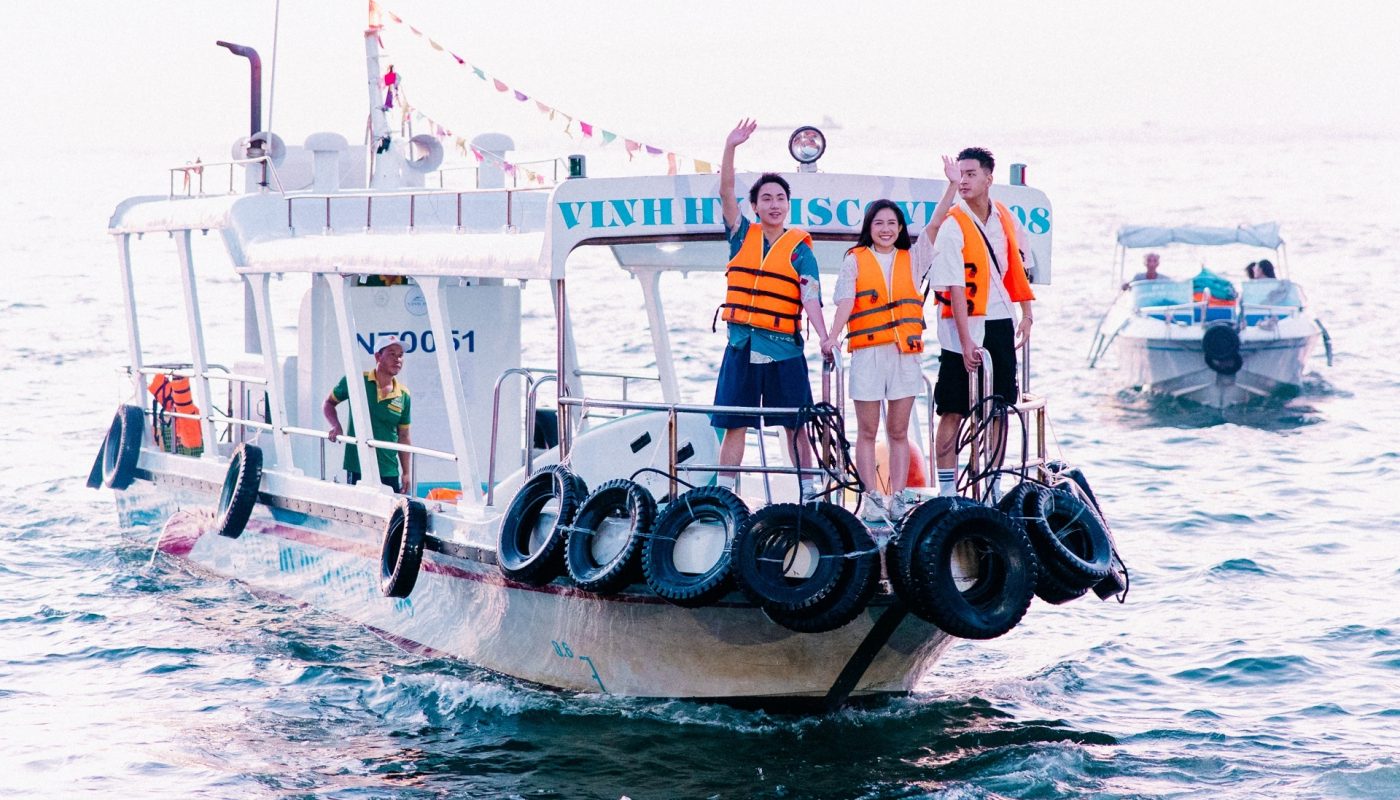 dịch vụ tàu đáy kính Vĩnh Hy
