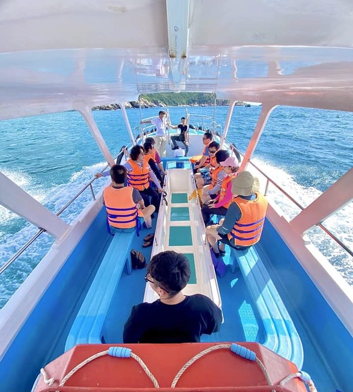 dịch vụ tàu đáy kính ngắm san hô Vĩnh Hy