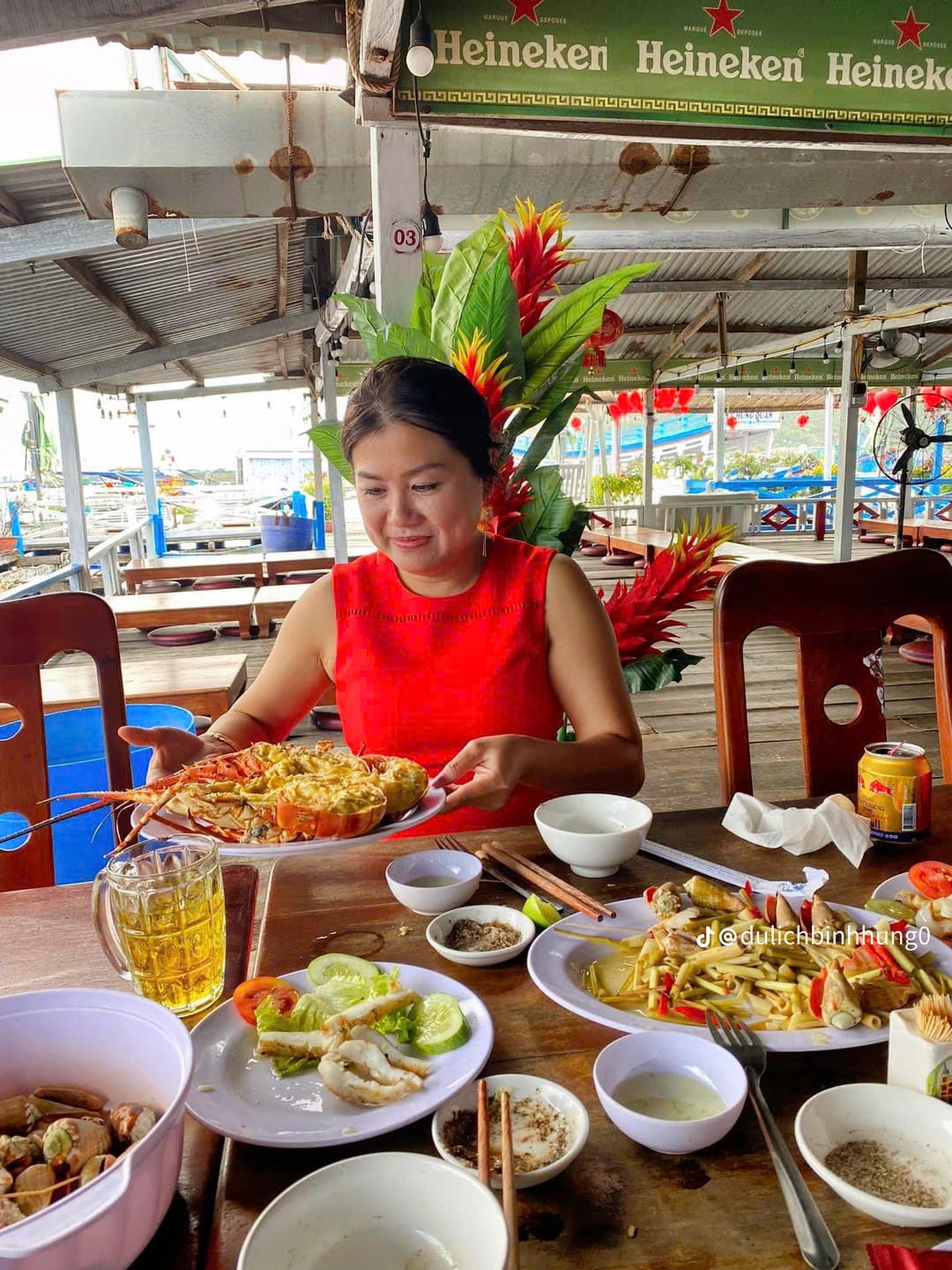 tour cano Vĩnh Hy với menu tôm hùm ăn trưa hải sản phong phú tour cano Vĩnh Hy với menu tôm hùm ăn trưa hải sản phong phú